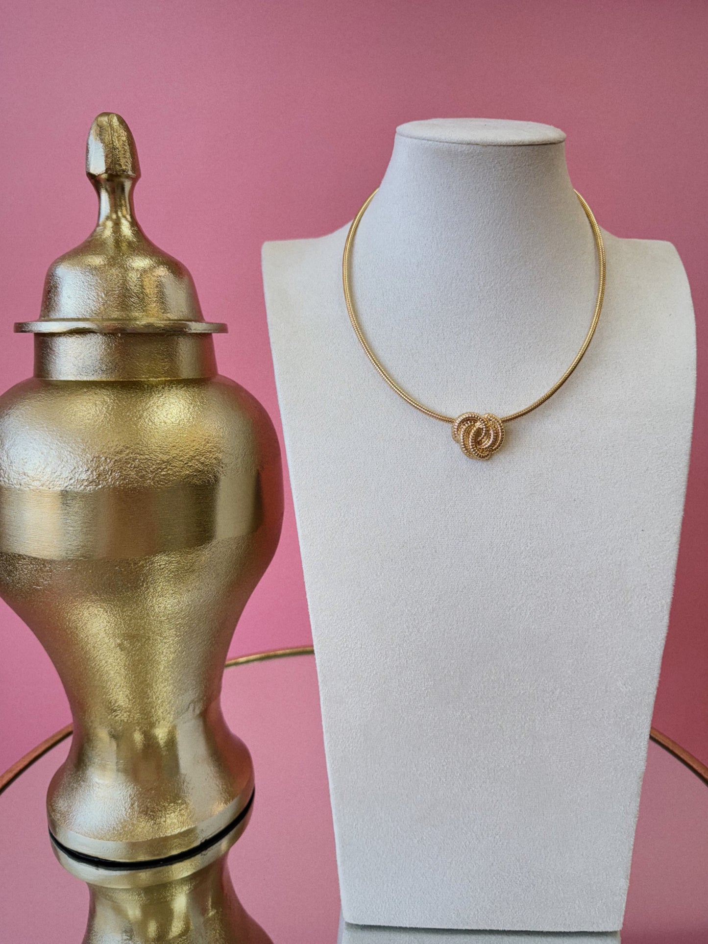 Shinning Knot Necklace