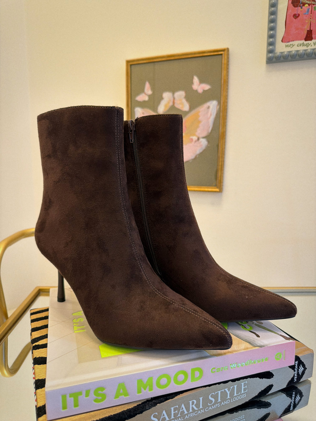 Marianne Pointed Toe Boots - Brown