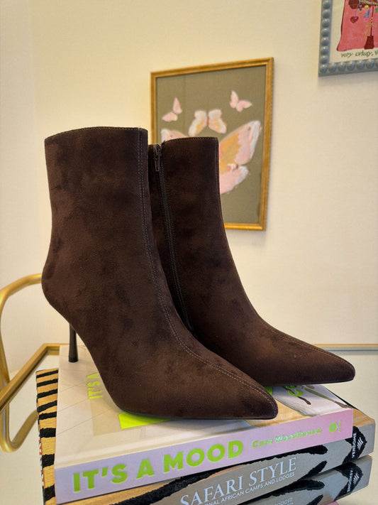 Marianne Pointed Toe Boots - Brown