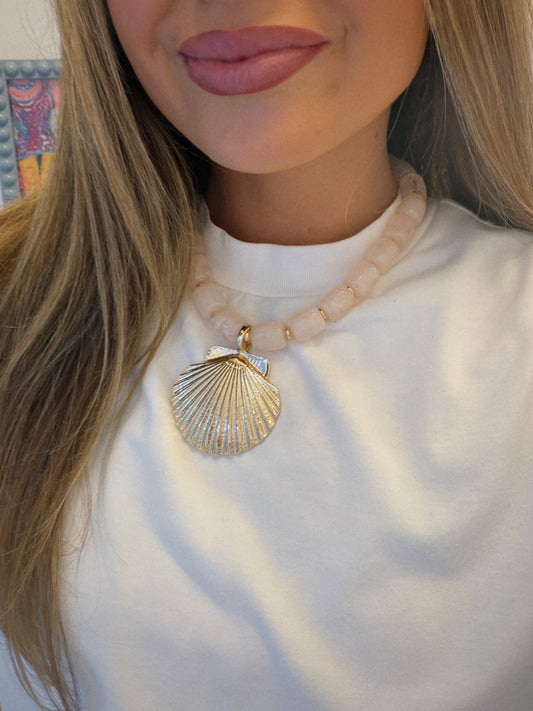 Shell Me Pretty Necklace - Light Pink