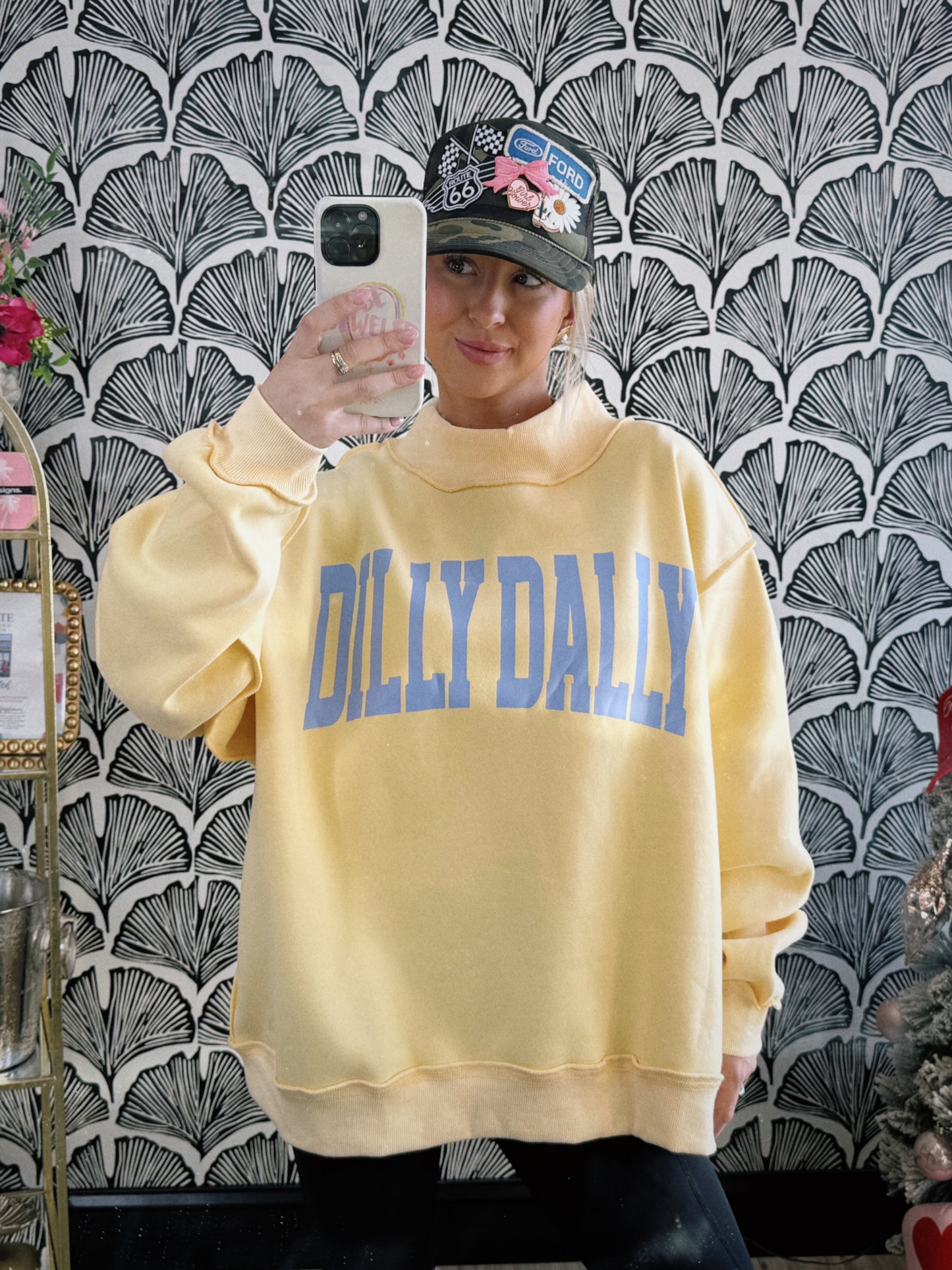 DILLY DALLY SWEATSHIRT