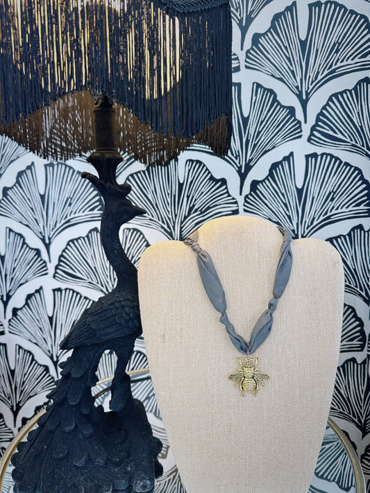 Wild Queen Bee Scarf Necklace - Grey