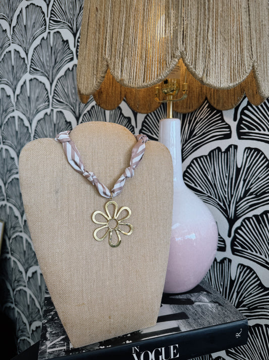 Retro Daisy Scarf Necklace